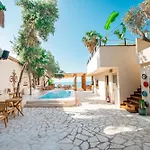 Demanor Hotel Adult Only