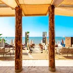 Demanor Hotel Adult Only